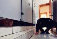 美女厕所偷拍,美女厕所偷拍事件引发社会热议